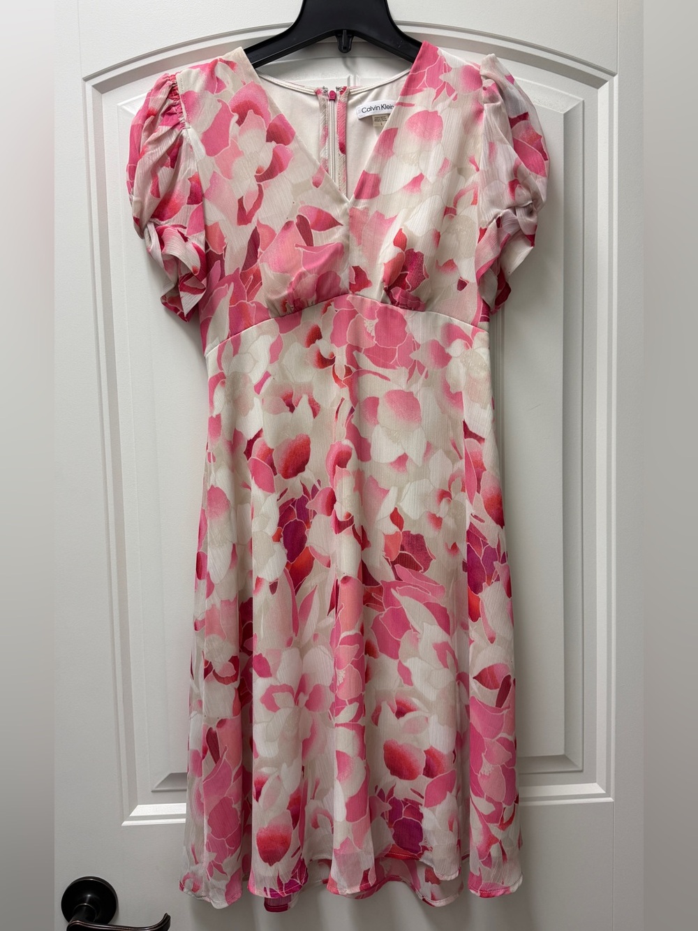 Calvin Klein Pink and White Floral V-Neck Size 2 Dress